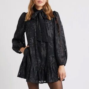 Treasure & Bond Size Small Metallic Floral Jacquard Long Sleeve Shift Minidress